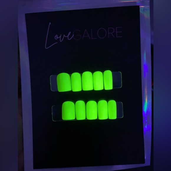 Hand Crafted (Glow In The Dark) Short Square Love Galore Luxury Press On Nails - Picture 4 of 8